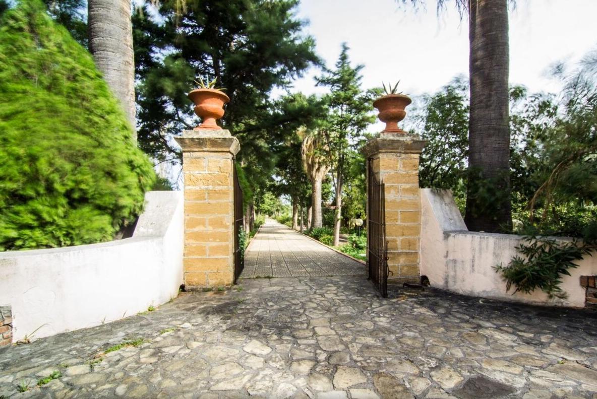 ホテル Ah Premium Borgo Torre Artale トラビーア エクステリア 写真